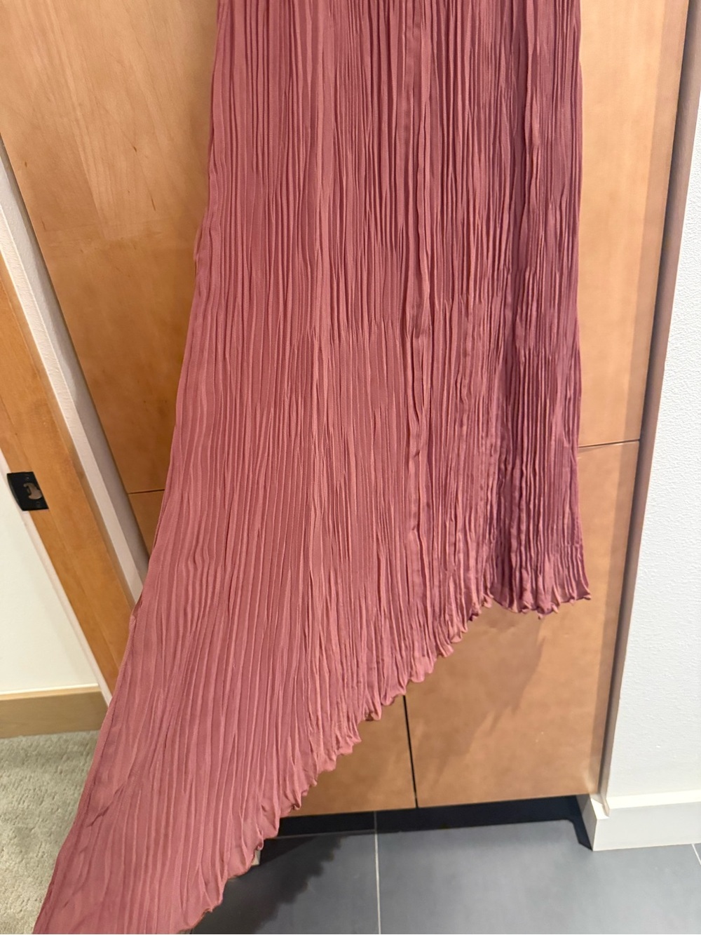 Aritzia Sleeveless Pleated Midi Dress in Mauve - Picture 7 of 11